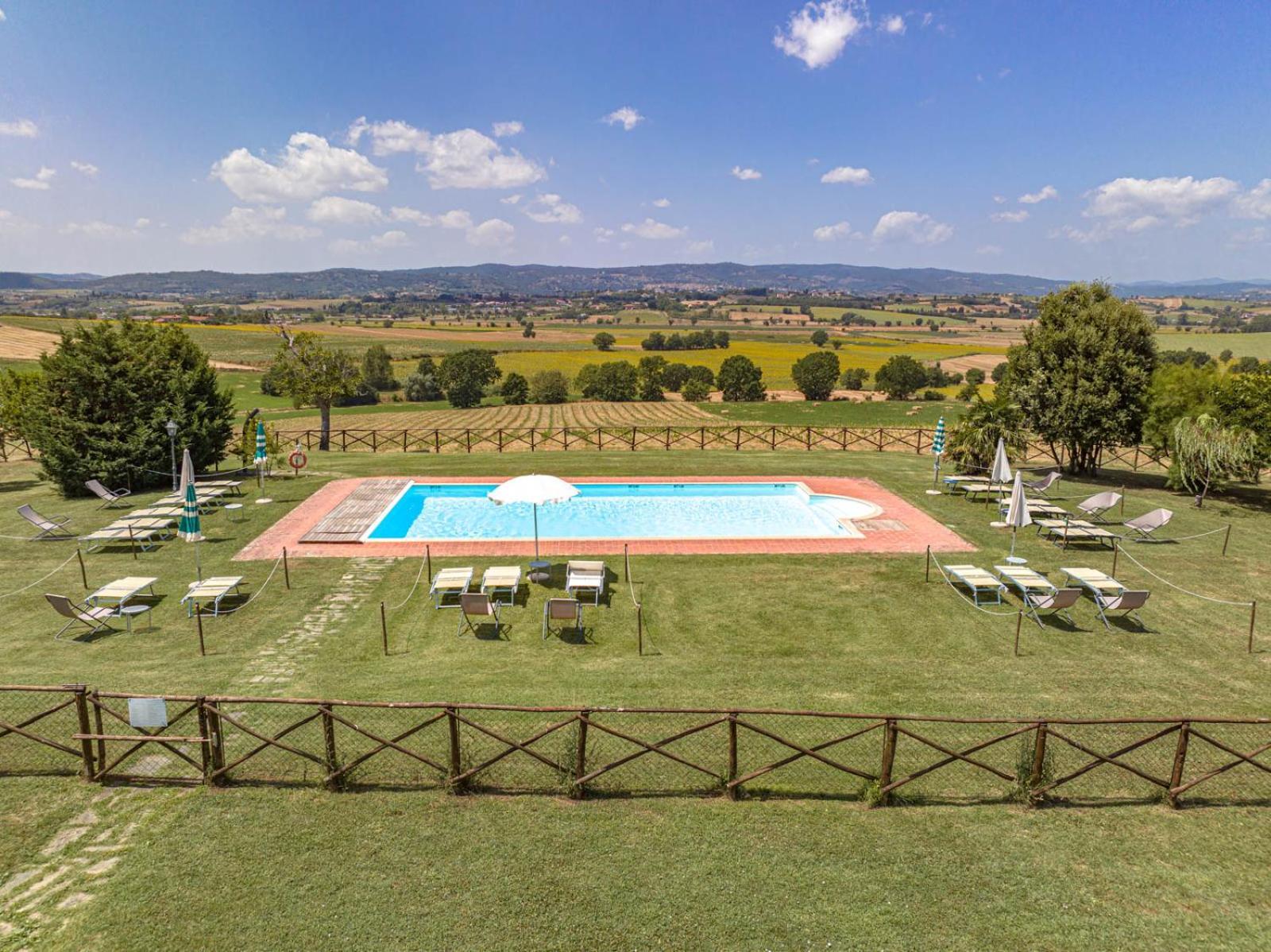 Il Querciolo - Azienda Biologica, Agriturismo E Cantina Marciano della Chiana Eksteriør billede